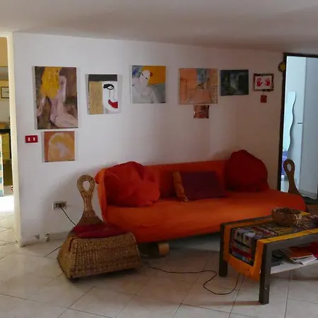 Guest house Casa Di Valu' Naples